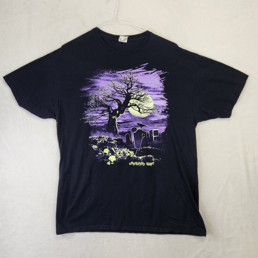Fruit of the Loom Graveyard‎ Shift Graphic T-Shirt Mens XL Black Purple Spooky
